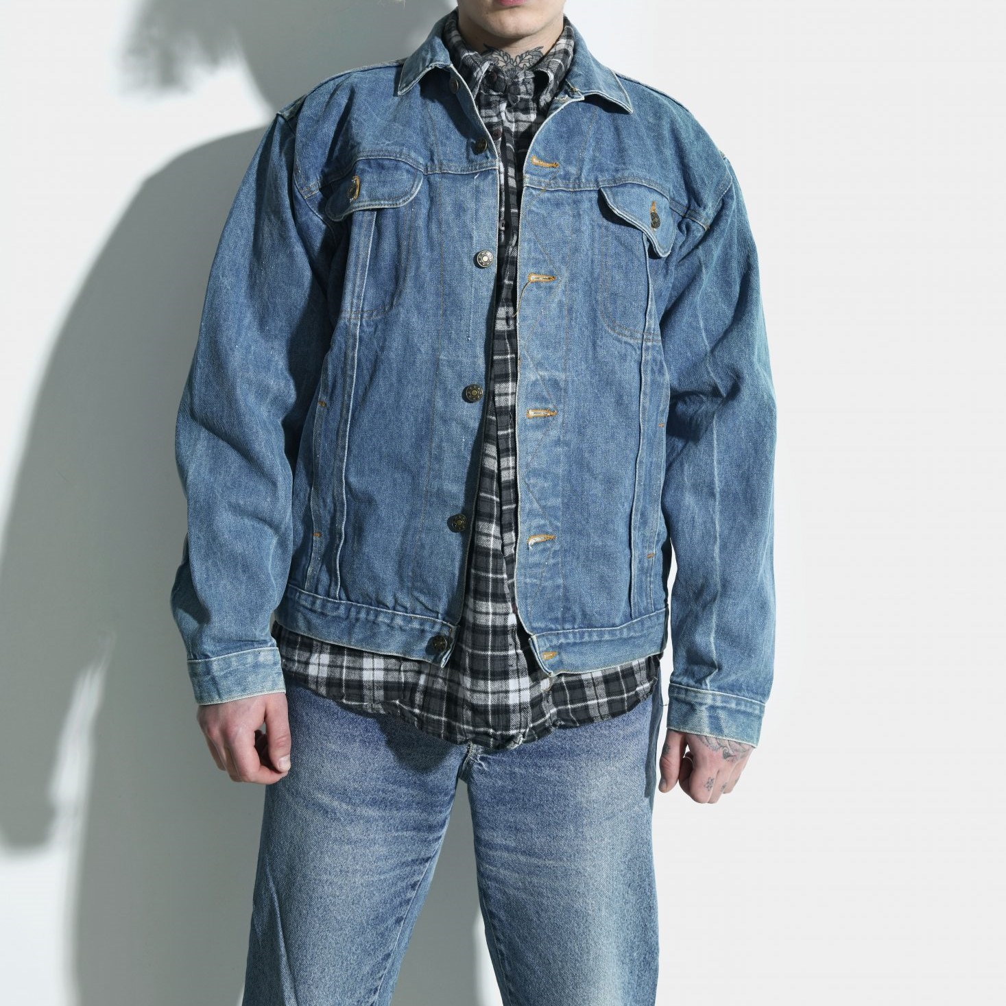 80s jean jacket outfit