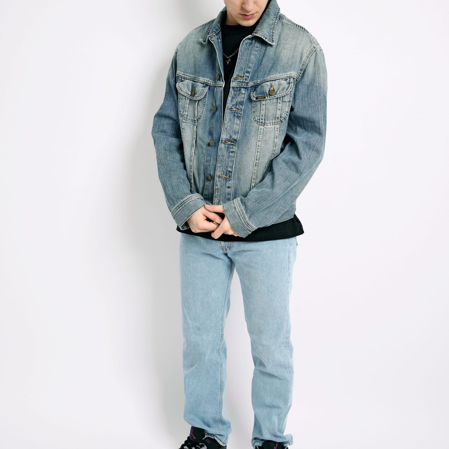80s jean jacket outfit